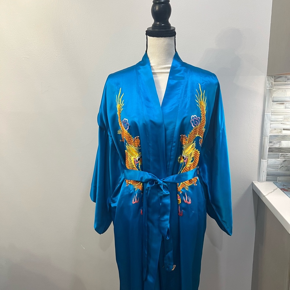 Stunning! 🐉 VTG Golden Deer Blue Satin Robe w Dragon Embroidery pure silk SZ M